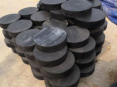 南阳板式橡胶支座由若干层橡胶片与薄钢板经加压硫化